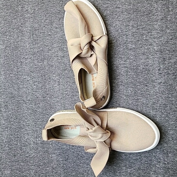 Bernie Mev New York Knit Slip On Sneakers Women's Size 41 Beige Bow Rhinestone - Picture 5 of 11